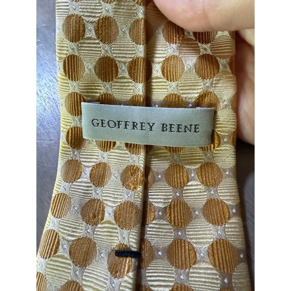 Geoffrey Beene Mens‎ Necktie 100% Silk Geometric Circles Gold OS